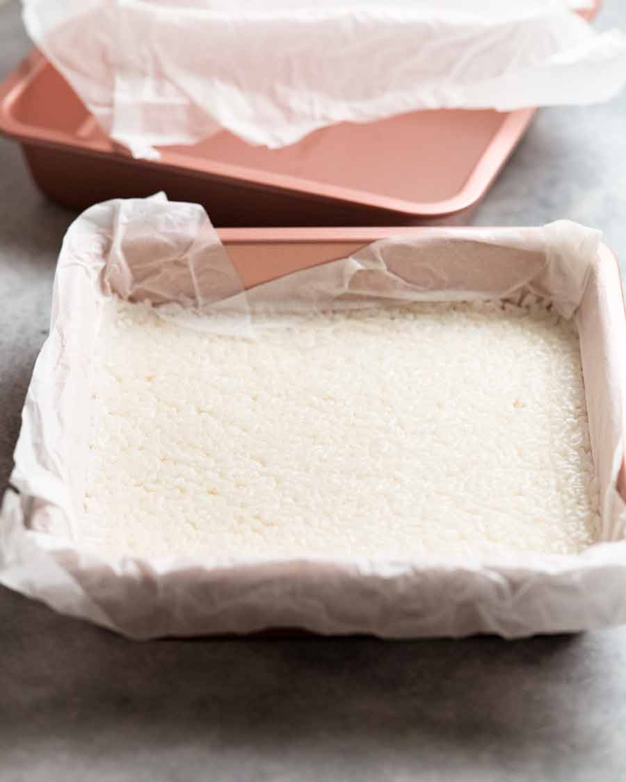 Making crispy rice cakes